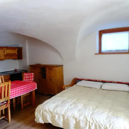 Laval Apartman *